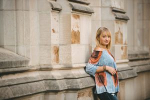 Senior girl leaning up against the Cathedral of Learning at the University of Pittsburgh near Pittsburgh